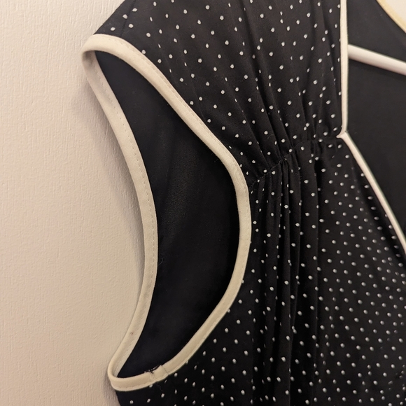 Pinup Couture Heidi dress in polka dots, size 2XL (No belt) - Picture 5 of 10